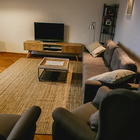 Niepodleglosci 245 - 2br By Homeprime